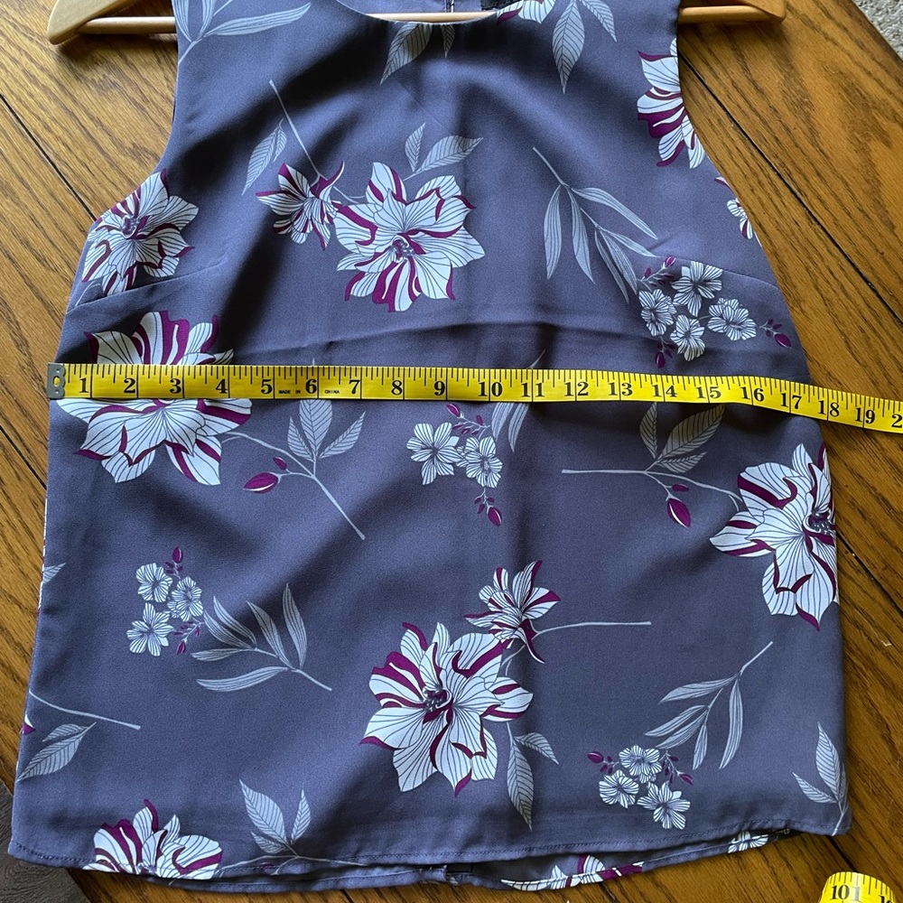 Loft Sleeveless floral print gray NWOT top size XS - Picture 9 of 10